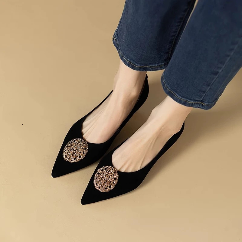 2024 Womens Warm Point Middle Heel Shoes Elegant Suede Pump Retro French Office and Professional Work Shoes 241024