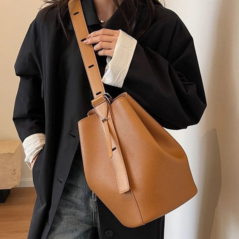 Retro Small Solid Color Leather Shoulder Bags for Women ner Korean Fashion Female Handbags Underarm Bag 241021
