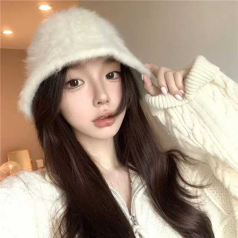 2024 New Rabbit Hair Bucket Hat Warm Fishing Caps Faux Fur Bucket Hat Men Women Winter Tide Top Hats Big Head SuitableX241025
