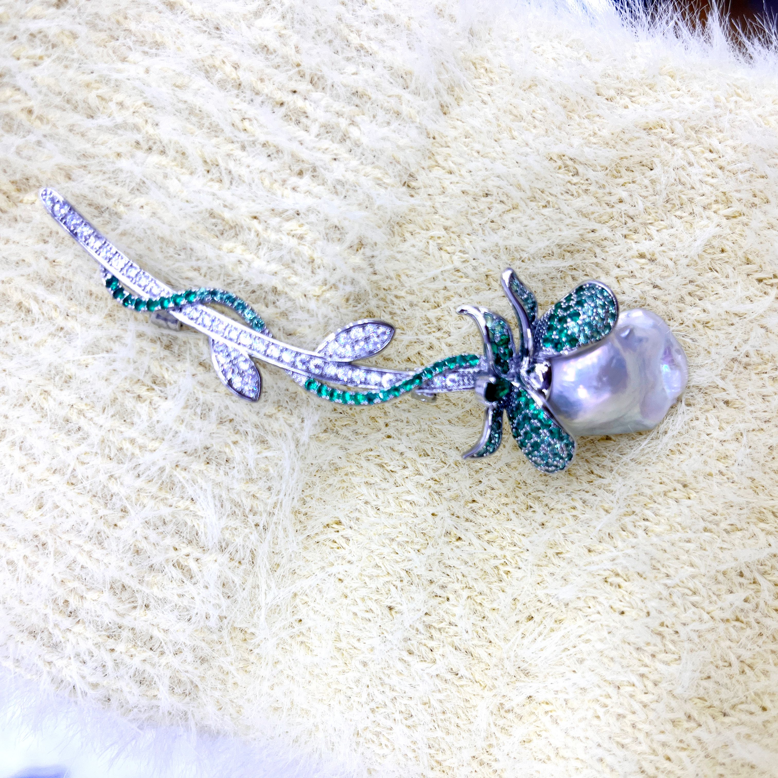 Elegant Tulip-Shaped Freshwater Pearls Brooch Stylish Decorative Pin for Occasions