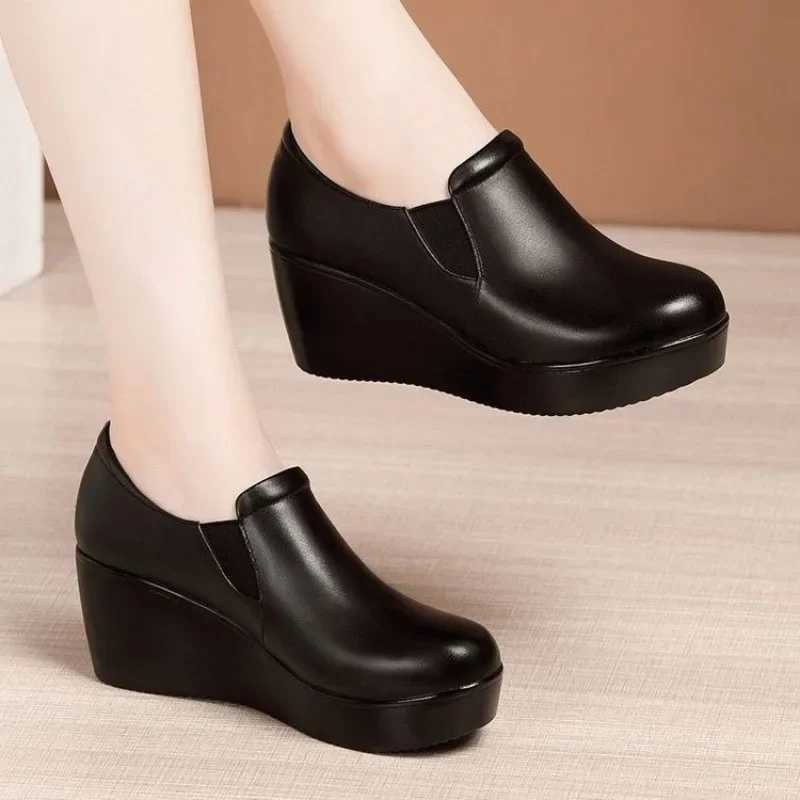 High Quality Wedge shaped womens shoes trend platform boots round womens pump womens black swing shoes spring autumn mom shoes Bota Feminina T241024