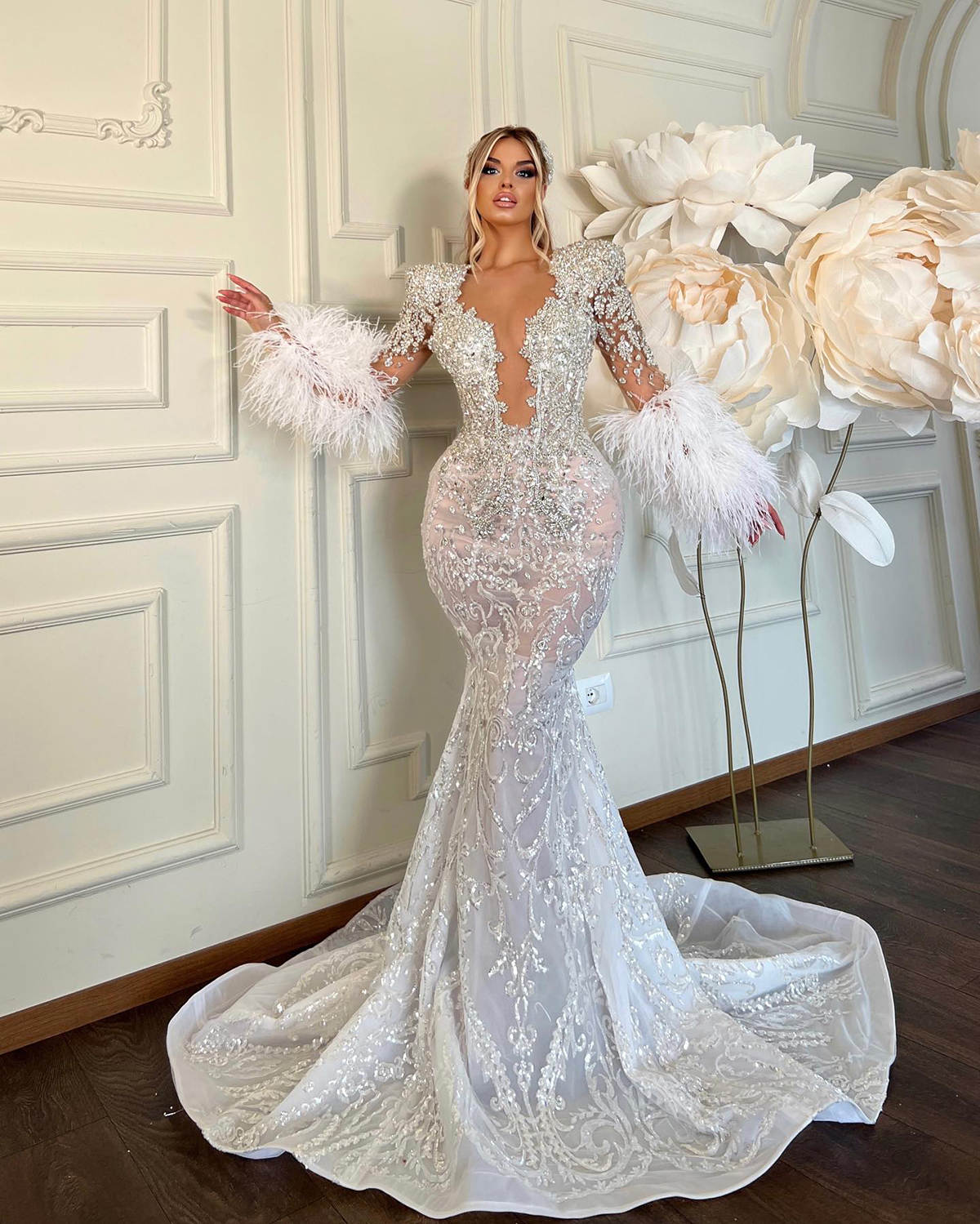 Saudi Arabia Mermaid Wedding Dress Deep V Neck Crystal Beads Long Sleeve Bride Dress Formal Custom Made Lace Appliques Feather Bridal Gowns