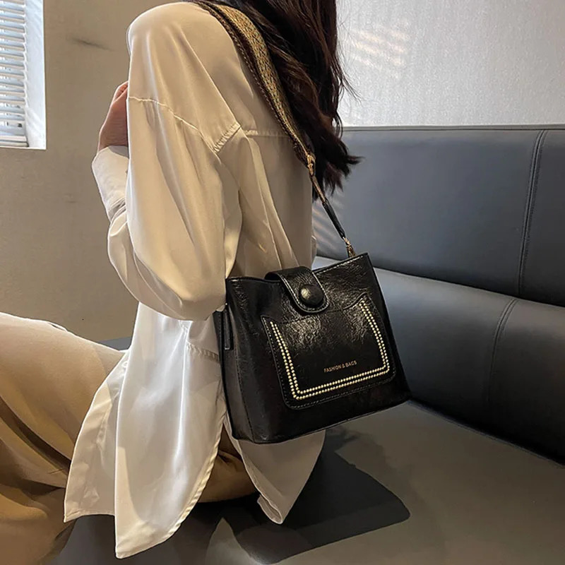 2023 Solid Color Large Capacity Crossbody Bag Simple Style Shoulder For Women Summer Fashion Casual Handbags 241017