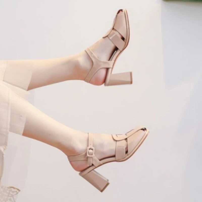 High Quality Designer Roman Patent Leather Casual Womens Sandals Summer New Square High Heels New Style Pair Shoes Treasure Head Buckle Sandals De Muj