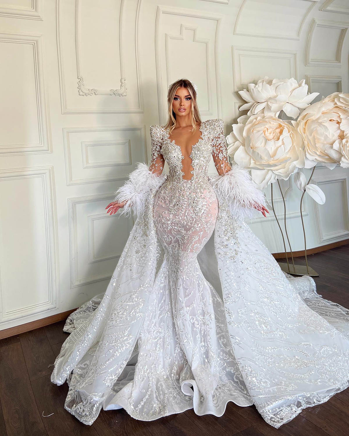 Saudi Arabia Mermaid Wedding Dress Deep V Neck Crystal Beads Long Sleeve Bride Dress Formal Custom Made Lace Appliques Feather Bridal Gowns