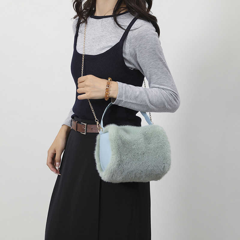 Autumn winter new fur bag, women's fashionable versatile chain shoulder crossbody bag, trendy pillow bag, hand-held plush bag 241015