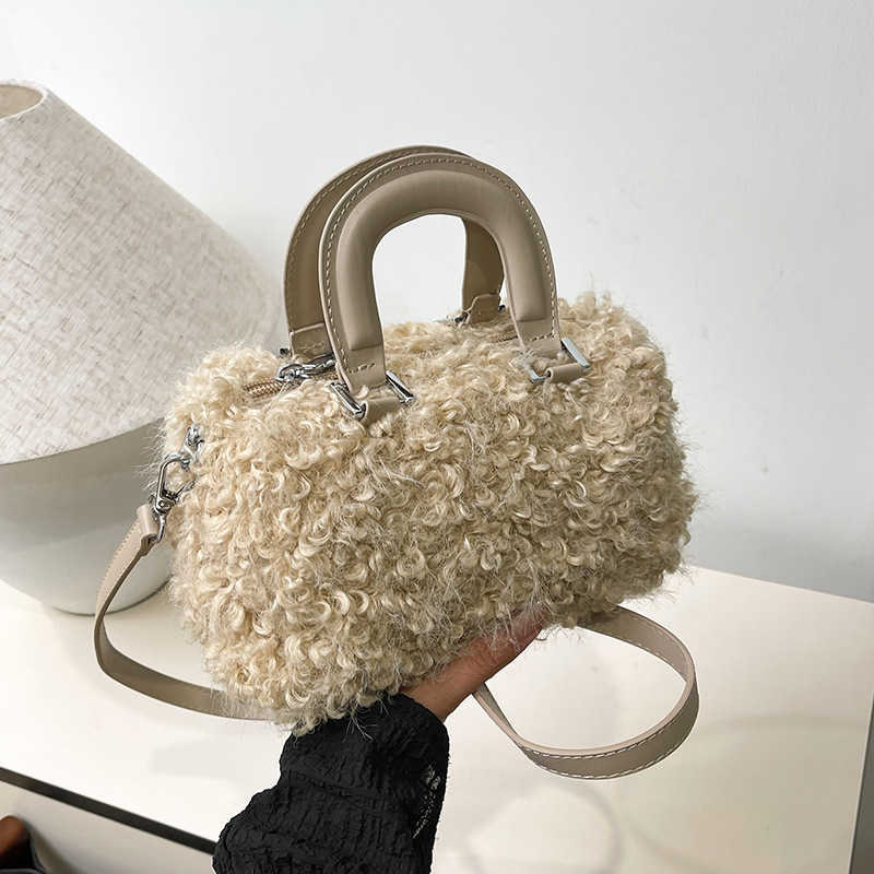 Autumn/Winter Japanese Korean Leisure Box Bag Handheld Bag, niche design, heavy industry imitation wool bag 241015