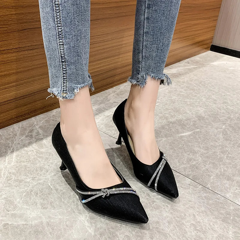 Womens Fashion Black Professional High Heels Pointy Skinny High Heels Will Not Stretch Feet Temperature Single Shoes Womens High Heels 241024