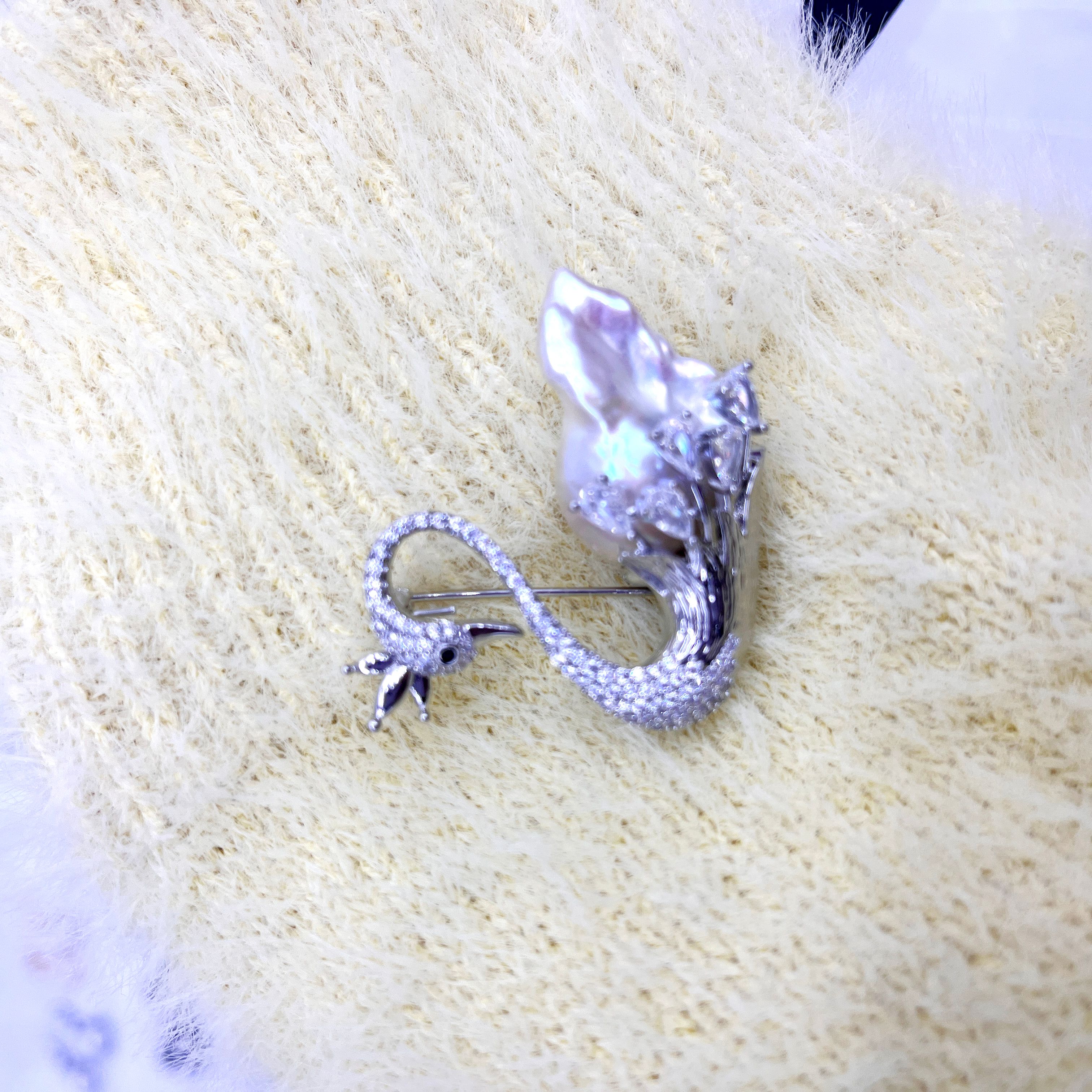 Elegant Tulip-Shaped Freshwater Pearls Brooch Stylish Decorative Pin for Occasions