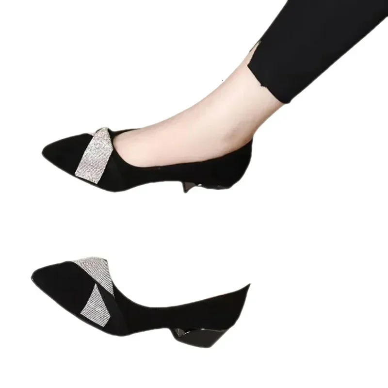 Corner rubber shallow mouth low heel suede square heel single shoe womens low top fashionable casual shoes 241024