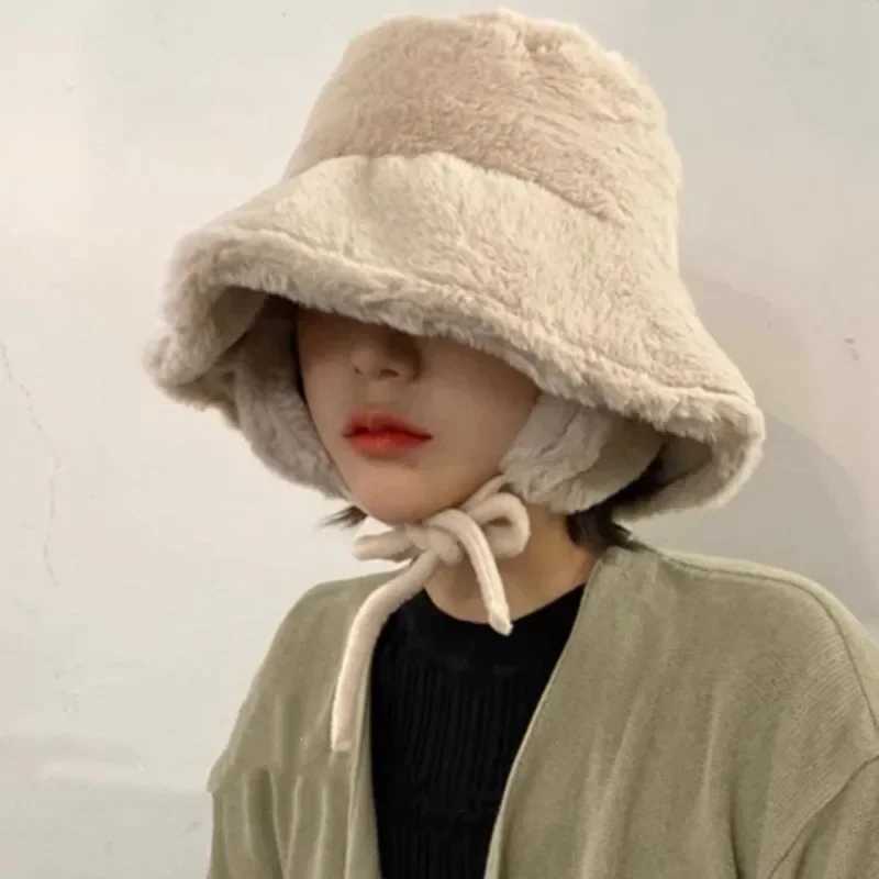 Korean New Ear Protection Bucket Hats for Women Autumn and Winter Travel Versatile Warm Retro Solid Color Plush Mens CapsX241025