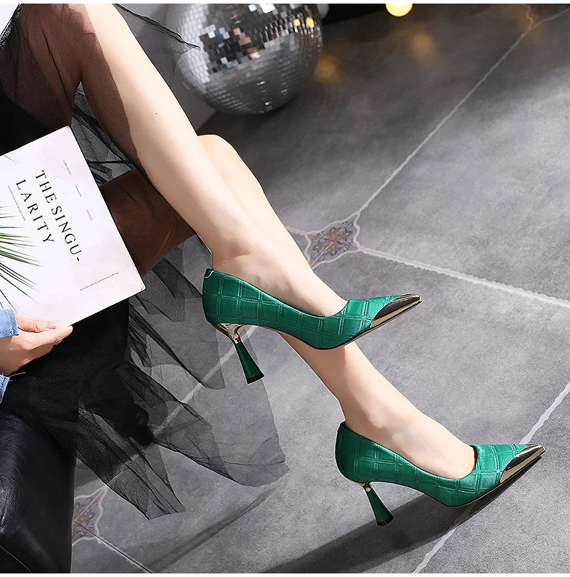 Womens high heels sexy color lock fashionable womens shoes Pointed toe slim high heels black green high heels bow 241024