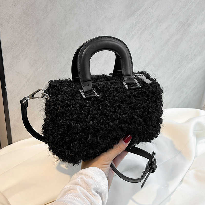 Autumn/Winter Japanese Korean Leisure Box Bag Handheld Bag, niche design, heavy industry imitation wool bag 241015