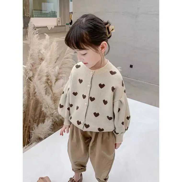 Girls knitted cardigan wool sweater with spring and autumn long sleeves loose and fashionable love jacquard design simple childrens top W241025