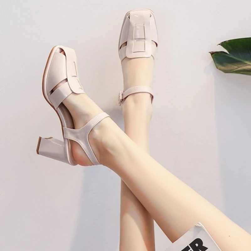 High Quality Designer Roman Patent Leather Casual Womens Sandals Summer New Square High Heels New Style Pair Shoes Treasure Head Buckle Sandals De Muj