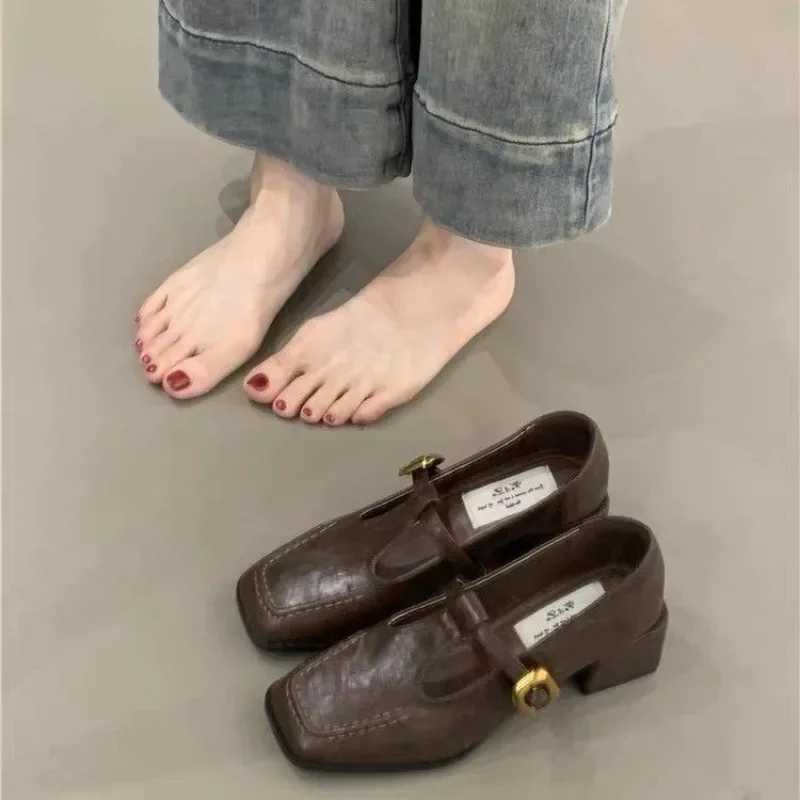 High Quality French womens square foot pump new comfortable square foot dress shoes simple and fashionable womens thick foot shoes T241024