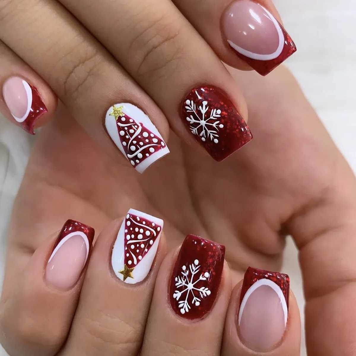 24Pcs Christmas Red French Press on Nails New Year Gift Fake Nail Snowflake Christmas Tree False Nail Wearable Short Square NailXJ241025