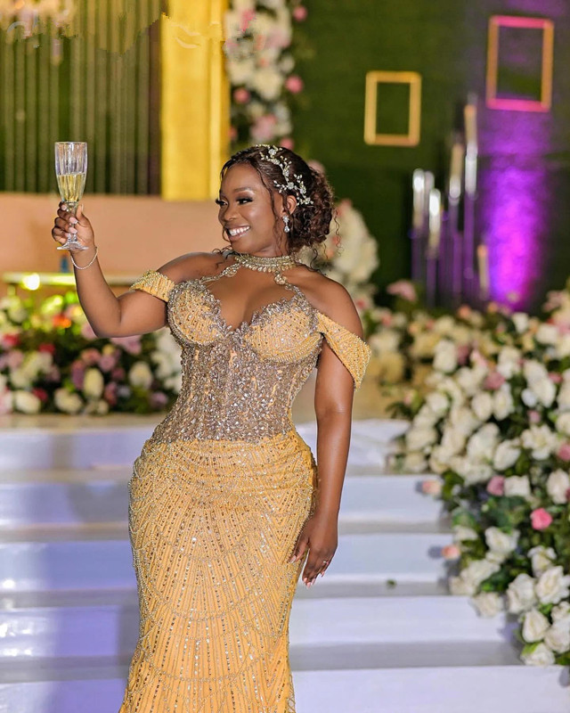 Aso Ebi 2024 Gold Evening Dresses for Special Ocns Sheer Neck Illusion Long Sleeves Beaded Sequined Lace Pearls Birthday Dress Second Reception Gowns 