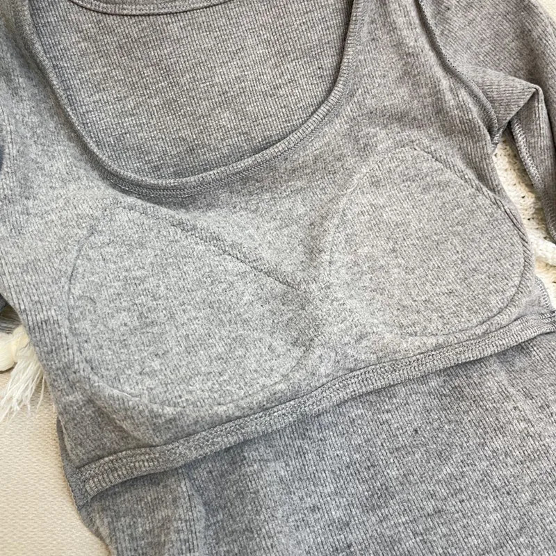 Autumn Winter Long Sleeve Base Shirt Women Versatile with Built-in Chest Pad Bra Slim Fit T-Shirt Female Bottom Casual Tops 241024