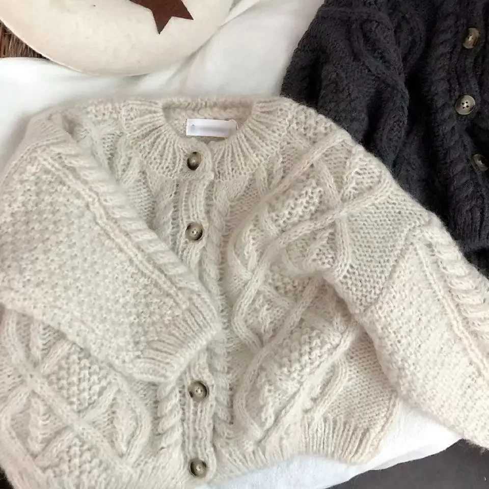 Childrens Sweater 2023 Autumn/Winter New Knitted Coat Thick Boys and Girls Sweater Treasure Sweater Girls Korean Twisted Cardigan W241025