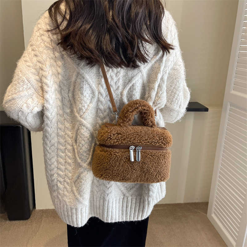 Autumn winter lamb wool niche popular women's bag versatile plush handbag fashionable single shoulder crossbody bag 241015