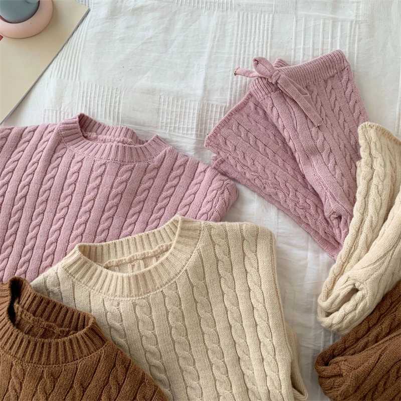 Solid color soft knitted sweater for young children baby boys and girls suitable for childrens tops autumn childrens cashmere velvet sweater W241025