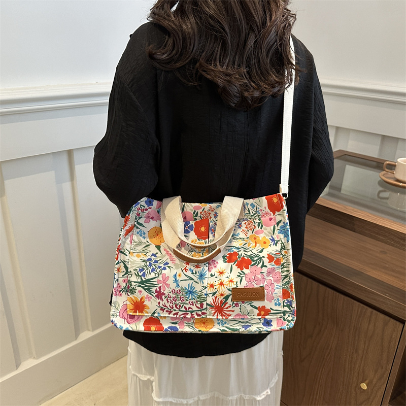 2025 Designer 2024 Autumn New 3 Small Fresh ral Canvas for Female Niche Single Shoulder Tote Bag Crossbody Commuter