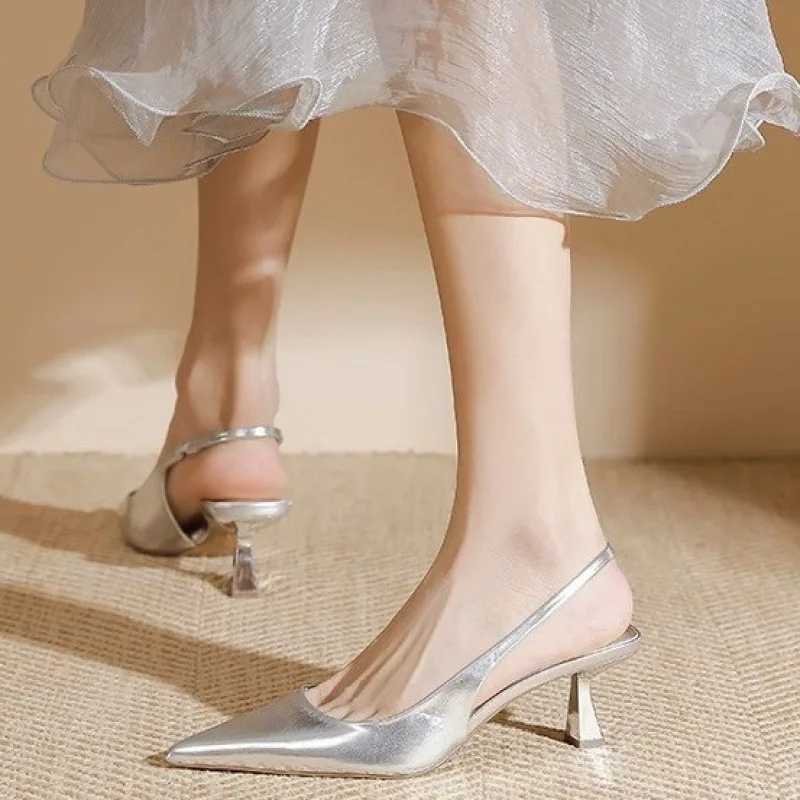 High Quality Elegant low heeled sandals for womens cats high heels for spring and summer Sier pump toe wedding office womens shoes suspenders T241024