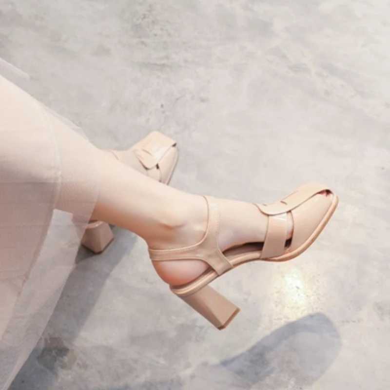 High Quality Designer Roman Patent Leather Casual Womens Sandals Summer New Square High Heels New Style Pair Shoes Treasure Head Buckle Sandals De Muj