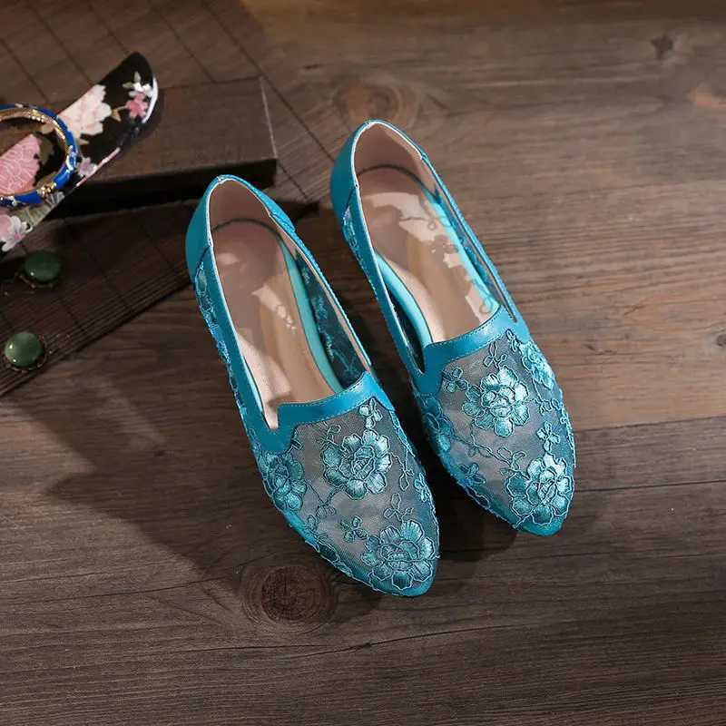 High Quality Summer New Mesh Hollow Sandals Womens Flat Bottom N-Slip Ethnic Lace Embroidered Womens Shoes T241024