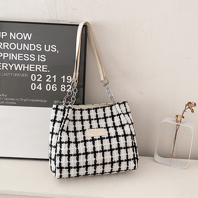 2025 Designer New Grid 2024 3 Pattern Large Capacity Fashion Tote Versatile Single Shoulder Commuter Bag for Women