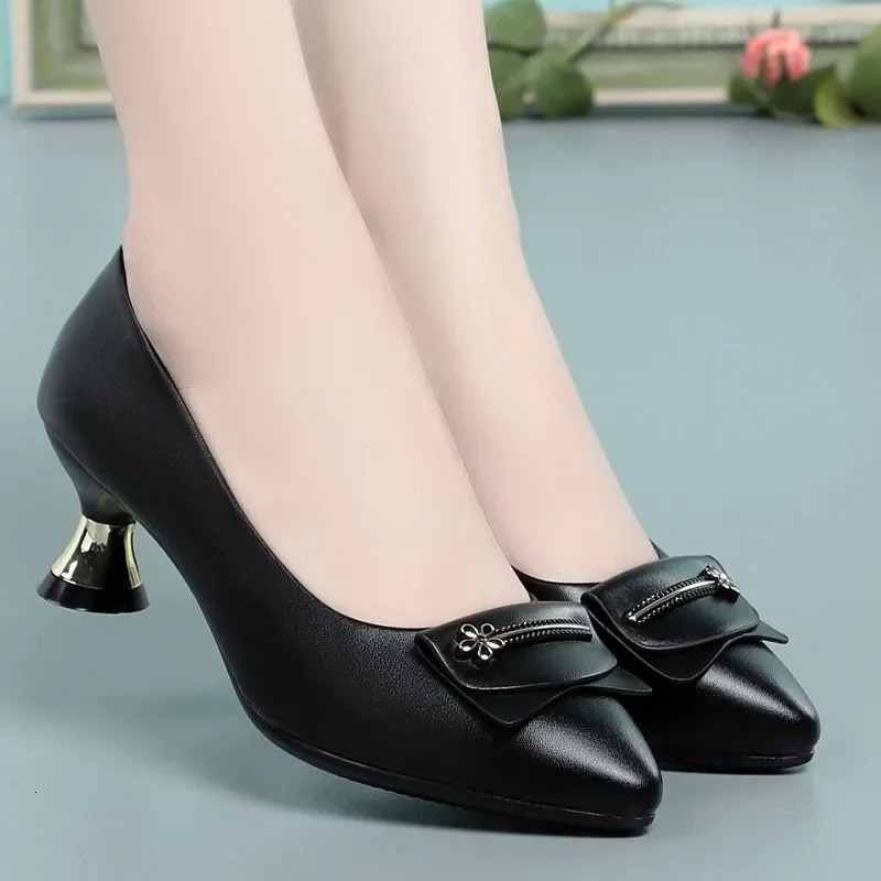 Womens Fashion Plus Size High Quality Black Leather Sliding Stiletto Shoes Womens Casual Comfort Office and Party Foot Pump A96 241024