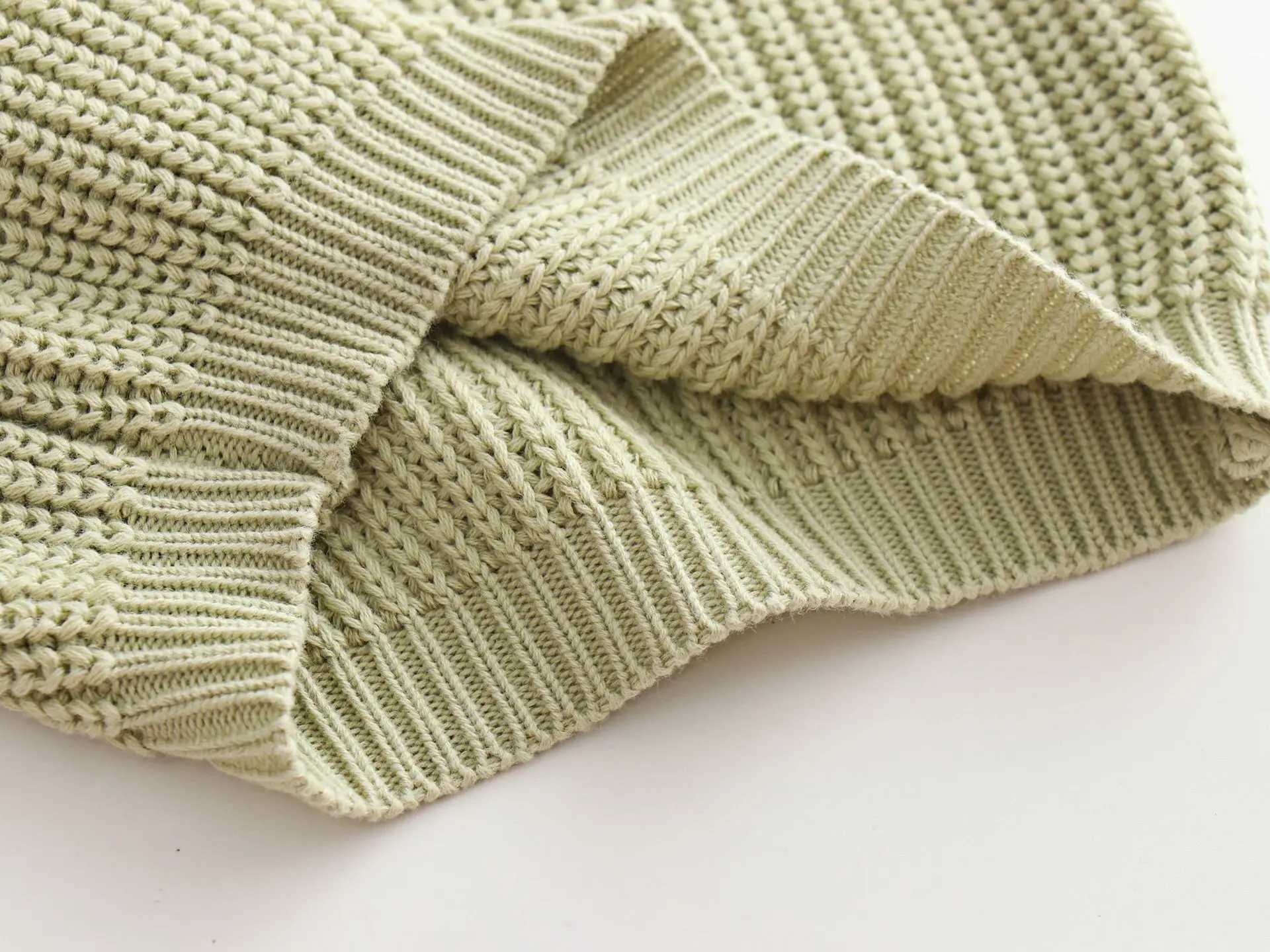 Autumn and Winter Childrens Loose Knitted Sweater for Girls Casual Solid Color Round Neck Thick Zipper Bottom Childrens Top W241025