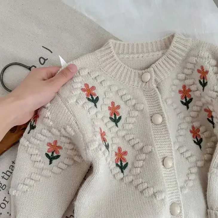 Girls sweater cardigan wool sweater autumn and winter new Korean childrens spring knitted thick top round neck knitted sweater W241025