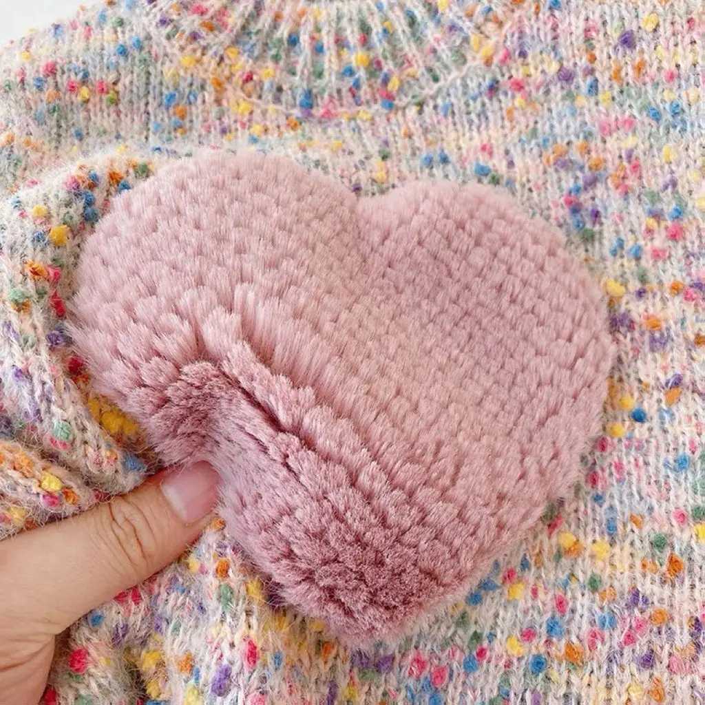 Girls long sleeved cute heart-shaped knitted sweater for autumn 2024 soft and warm shirt for 1-7 years W241025
