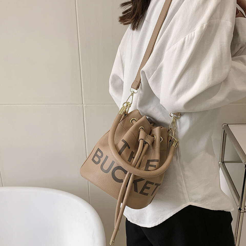 Designer Bag Luxury Band Designer Bucket Handbag And Purse Shoulder Crossbody Bag Women 2024 New Soft Leather Fashion Messenger Bag tote bag purse lux