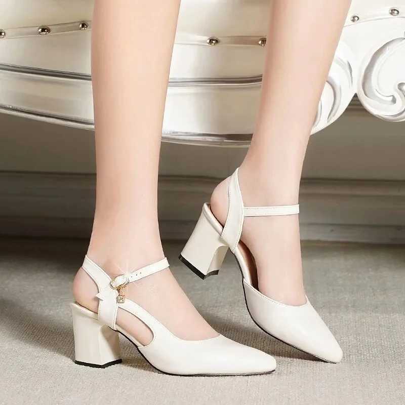 High Quality Womens Fi Pointed Toe Beige High Quality Pu Leather Buckle with Square Heel Womens Party Pump Zapatos De Mujer G1286 T241024