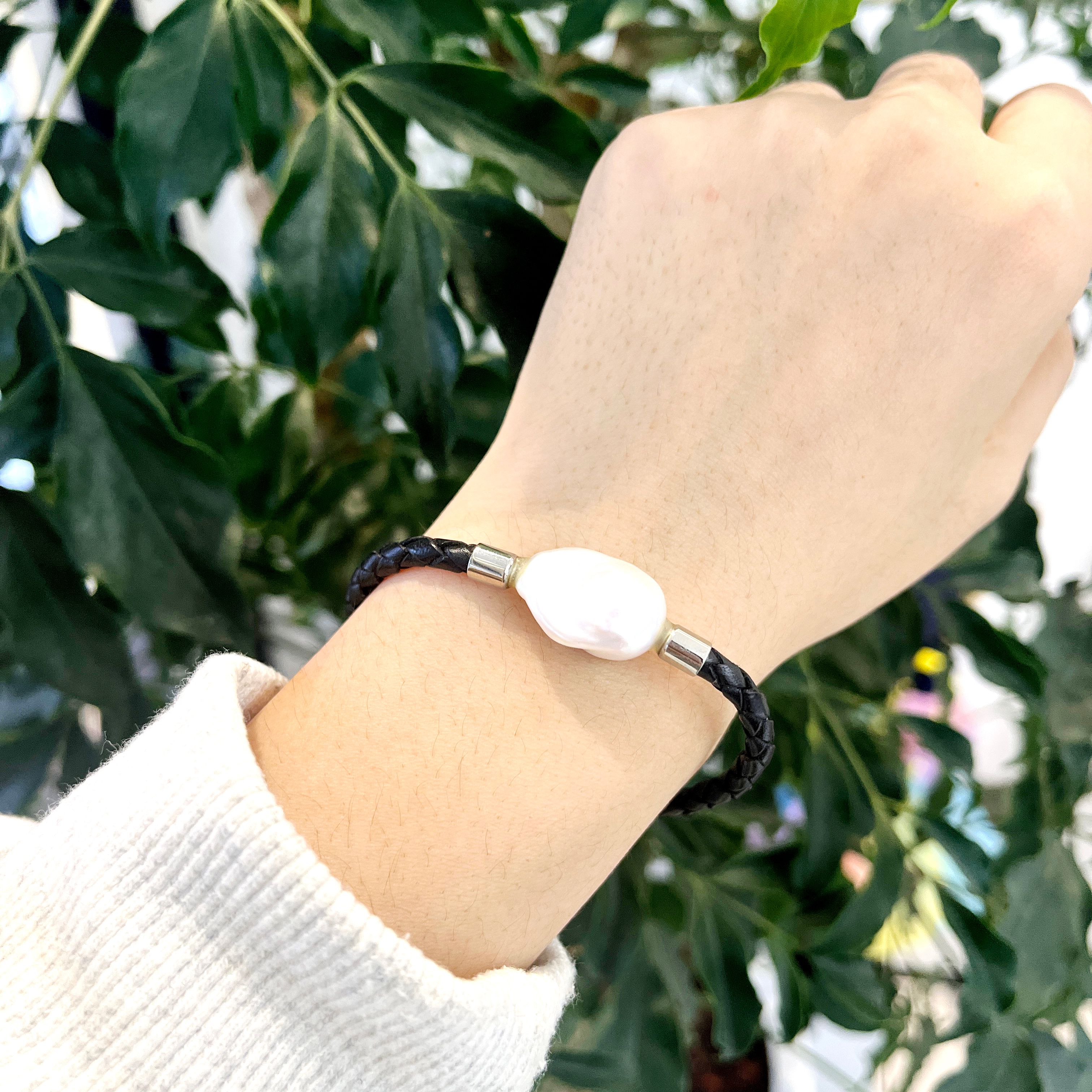 Charming Single Pearl Adorned Baroque-Style Black Threaded Wristwear for Women