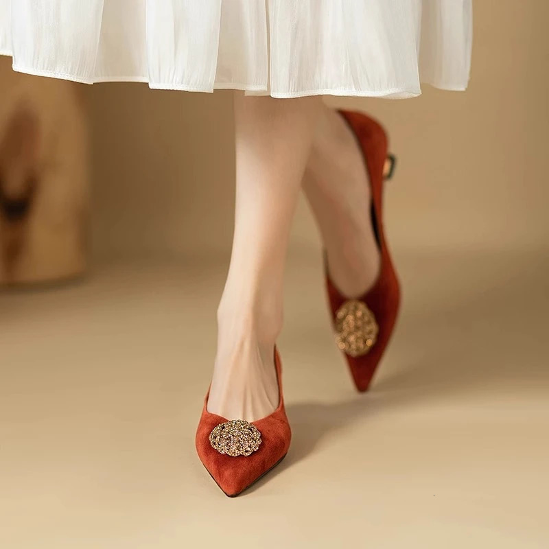 2024 Womens Warm Point Middle Heel Shoes Elegant Suede Pump Retro French Office and Professional Work Shoes 241024