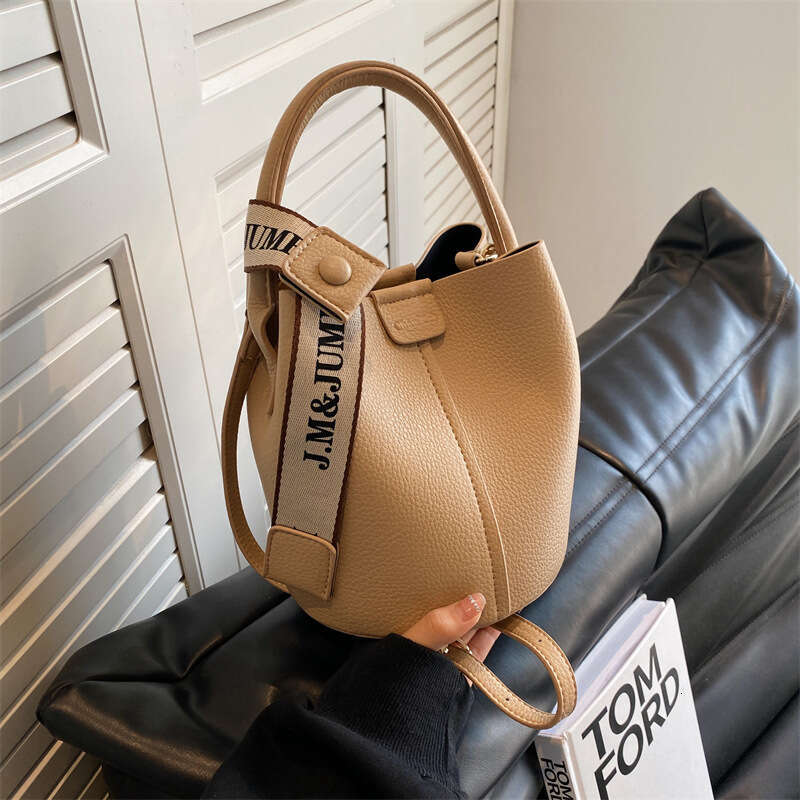 This year's popular small 2024 spring/summer new women's niche design crossbody hand-held bucket bag