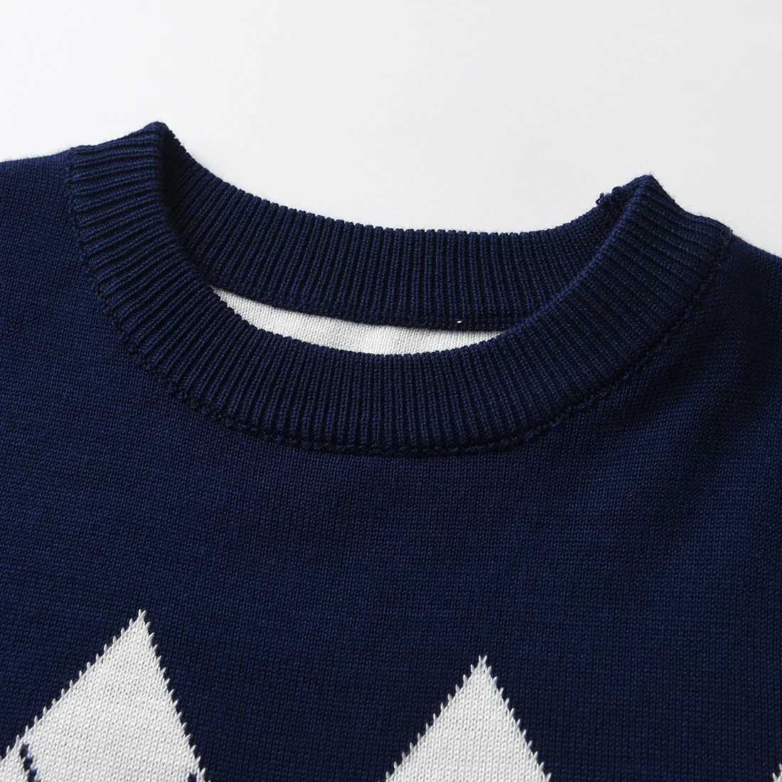 Boys in autumn and winter warm sweater patterns with checkered patterns hood sleeping sweater college style boys knitted sweater W241025