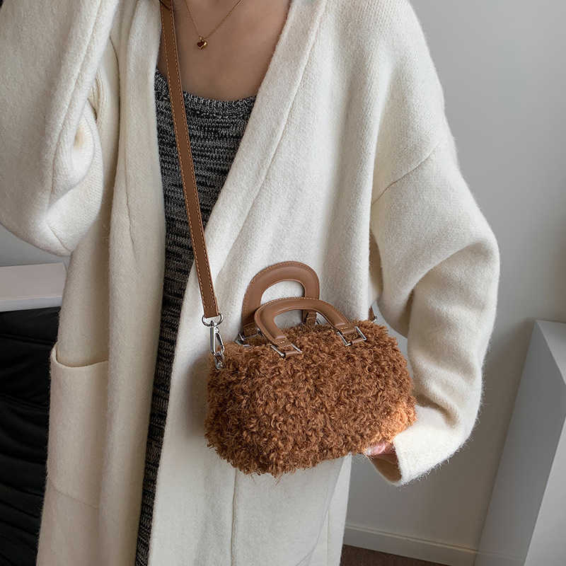 Autumn/Winter Japanese Korean Leisure Box Bag Handheld Bag, niche design, heavy industry imitation wool bag 241015
