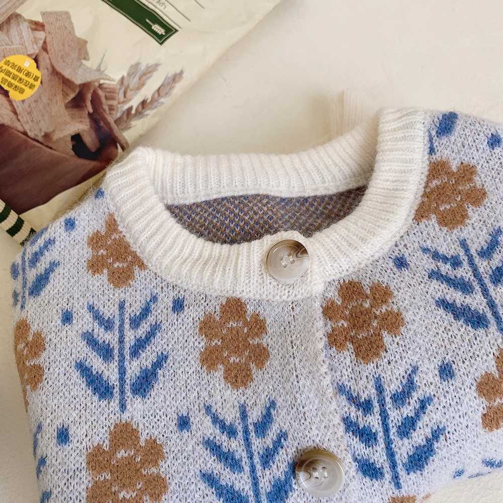 Girls flower knitted sweater autumn 2024 new item childrens cardigan wool sweater knitted cotton clothing baby clothing jacket sweater top W241025