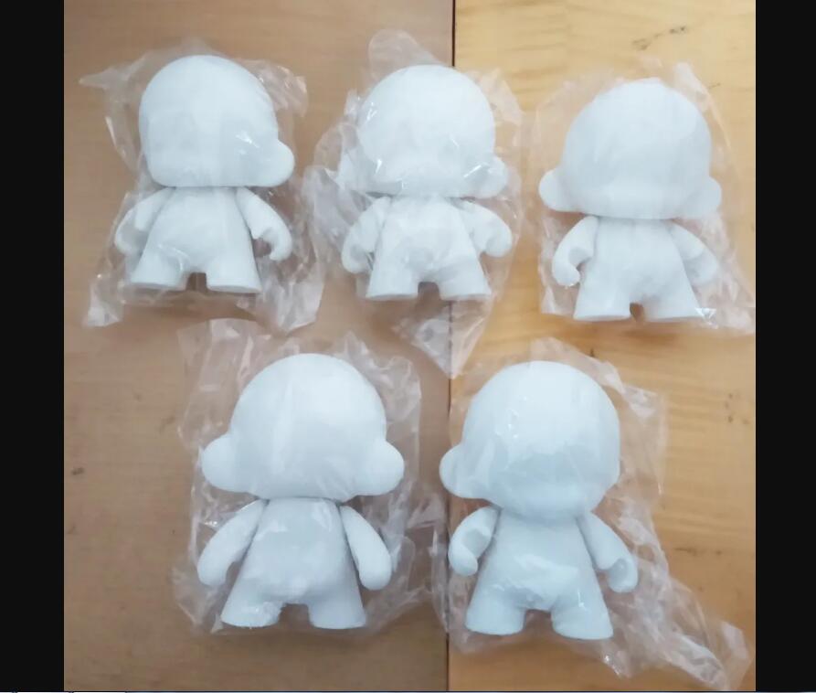 10pcs Action & Toy Figures 4 inch Kidrobot Munny Blank White DIY Vinyl PVC Kid Figure Unpainted Doll World Doll Toy2R 10cm H