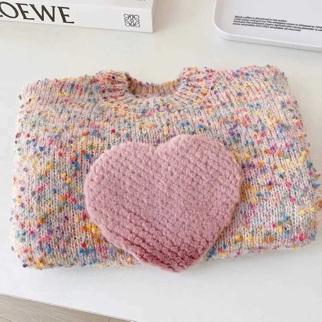 Girls long sleeved cute heart-shaped knitted sweater for autumn 2024 soft and warm shirt for 1-7 years W241025