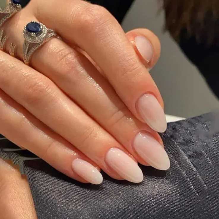 24Pcs Rose Almond False Nails Gradient Simple with French Design Wearable Fake Nails Short Full Cover Press on Nail Tips ArtXJ241025