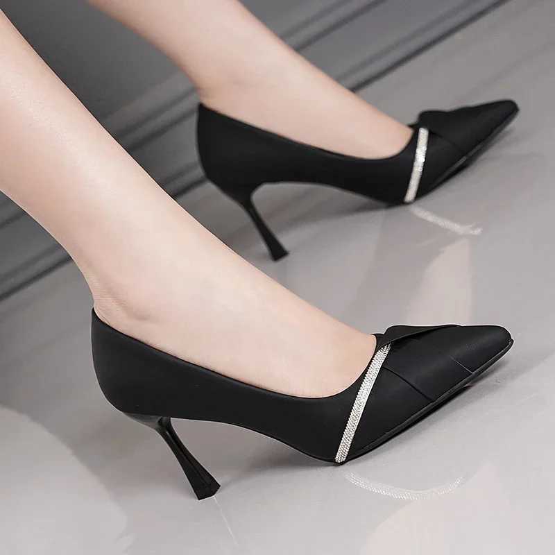 High Quality New Spring/Summer Fi Crystal Ultra Thin High Heels Black and White Light Mouth Sexy Point Womens Versatile High Heels T241024