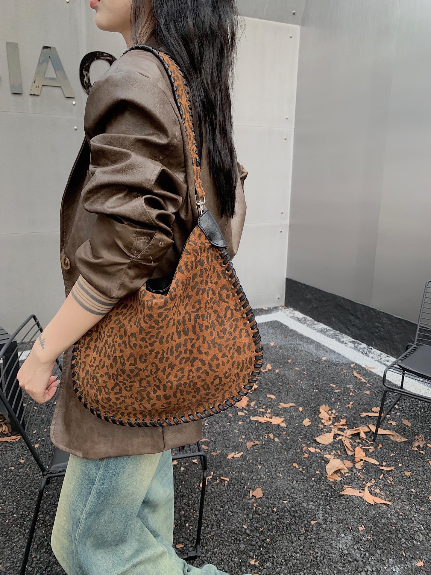 Shoulder Bags French Designer Vintage Frosted Suede Woven Tote Bag For Women's Retro Causal Style Crossbody High-quality Cowhide Handbag 0417 4