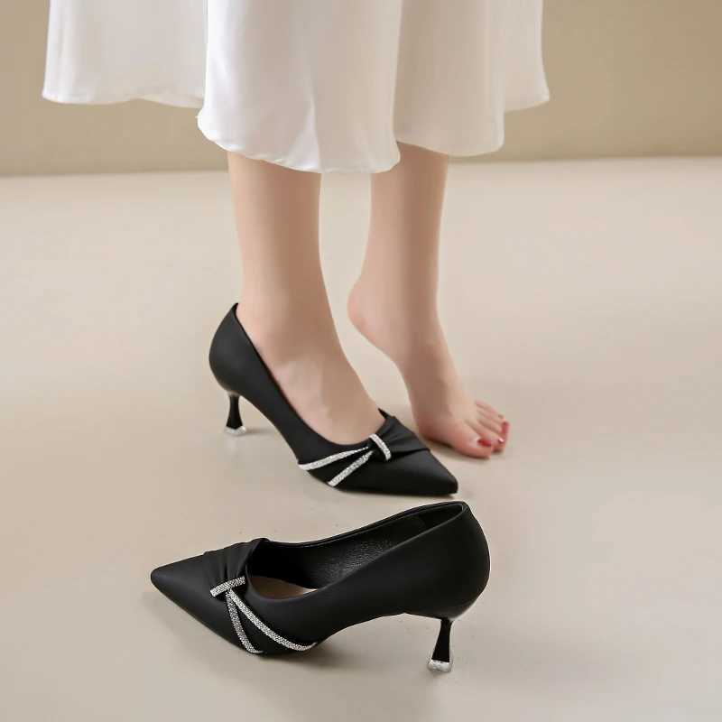 High Quality Elegant Design Sensual Beige Womens Apartment Autumn New French Style Elegant Diagonal High Heels T241024