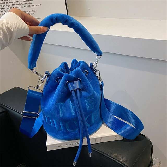Designer Bag Luxury Band Designer Bucket Handbag And Purse Shoulder Crossbody Bag Women 2024 New Soft Leather Fashion Messenger Bag tote bag purse lux